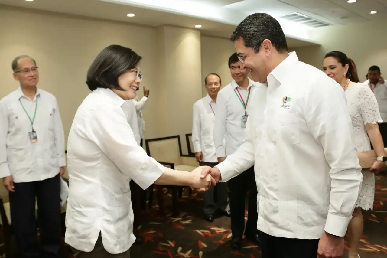 Imagen editorial de apoyo para la nota: Senado de EE.UU. exige explicación por indulto a Juan Orlando Hernández
