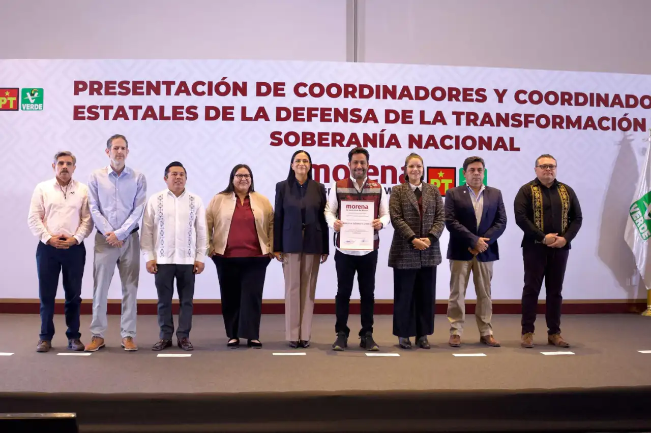 Pablo Gutiérrez Lazarus acompañado por dirigentes nacionales de Morena durante su presentación como coordinador estatal en Campeche.