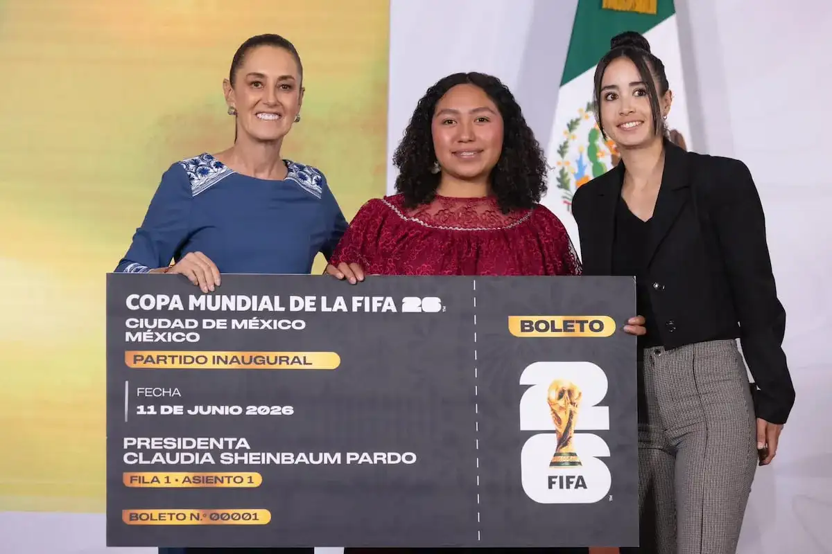 Imagen editorial de apoyo para la nota: Sheinbaum cede boleto inaugural del Mundial 2026 a joven veracruzana