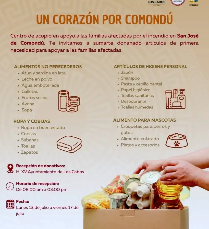 Centro de acopio con cajas y víveres en una oficina municipal en Los Cabos