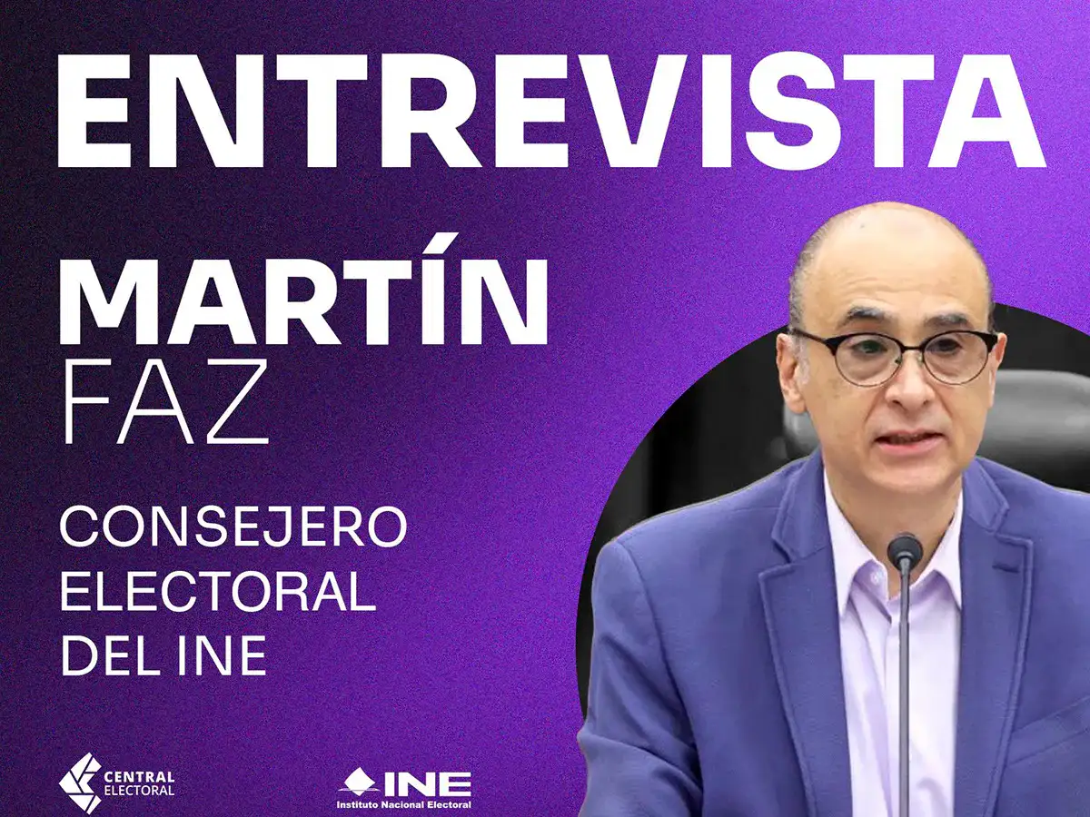 Consejero electoral Martín Faz durante entrevista sobre regulación de procesos internos de partidos