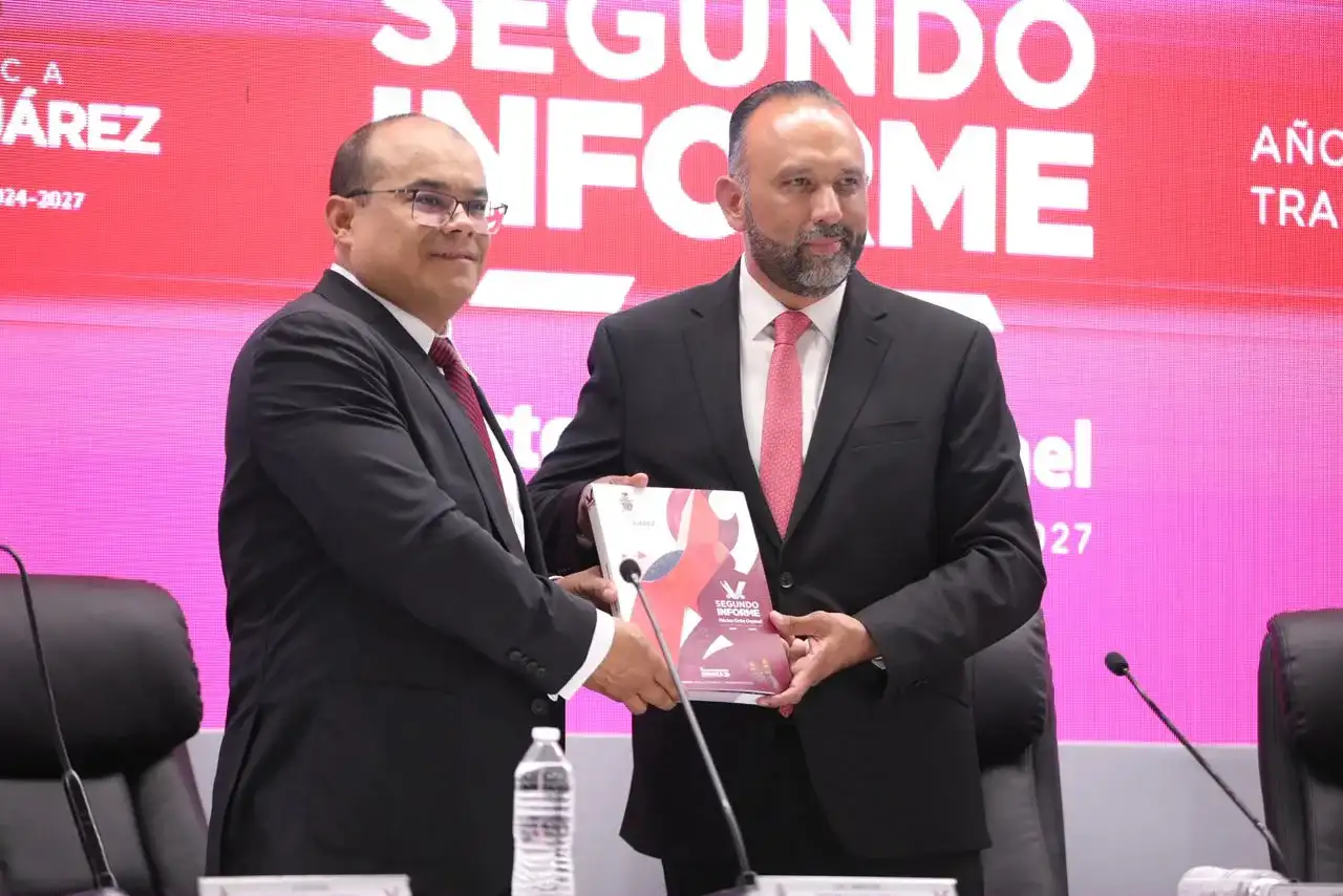 Sesión solemne de Cabildo en Ciudad Juárez durante el segundo informe de gobierno