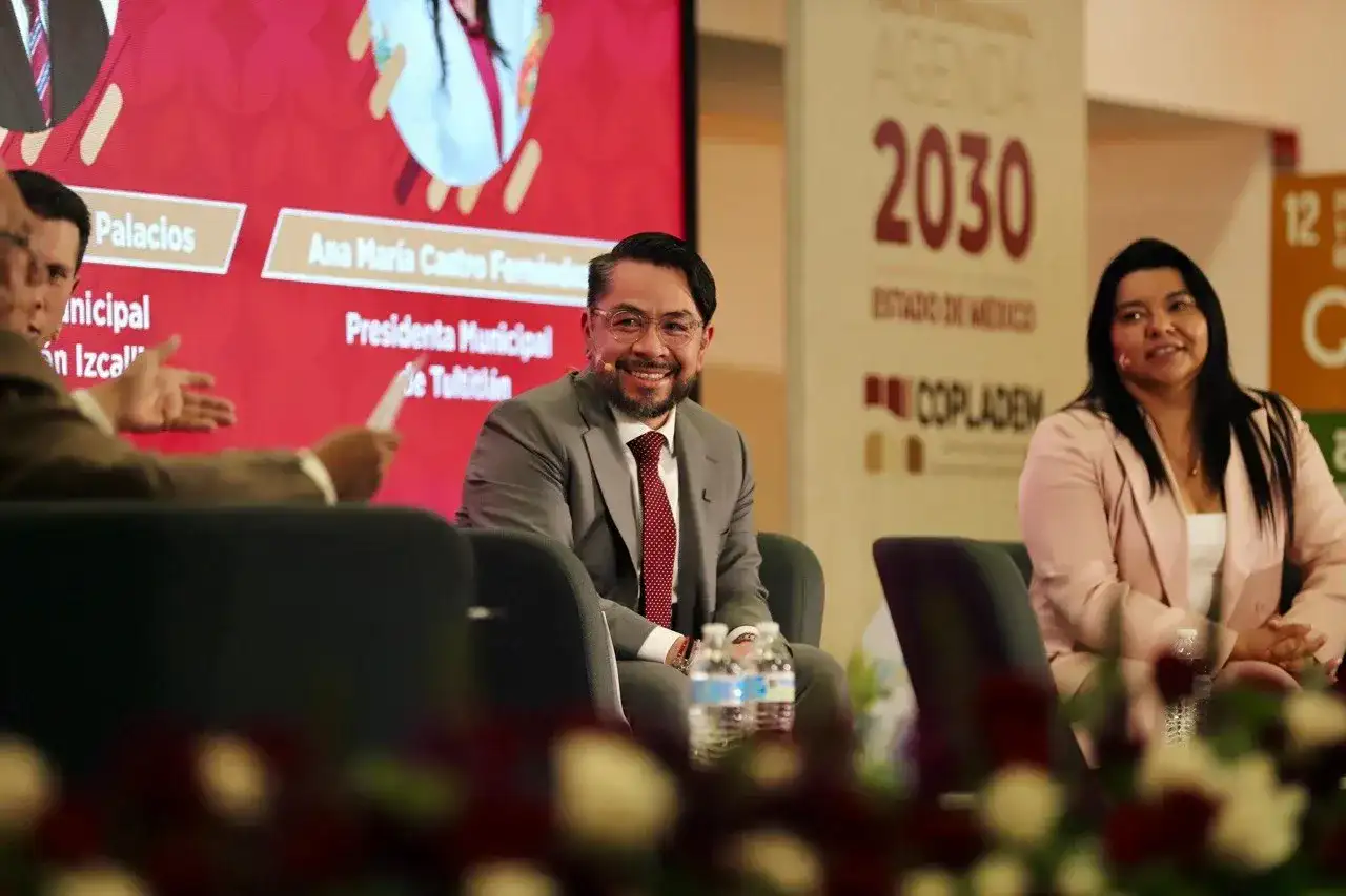 Alcalde Daniel Serrano durante su participación en el panel de presidentes municipales en el Foro Internacional Agenda 2030 en Toluca.