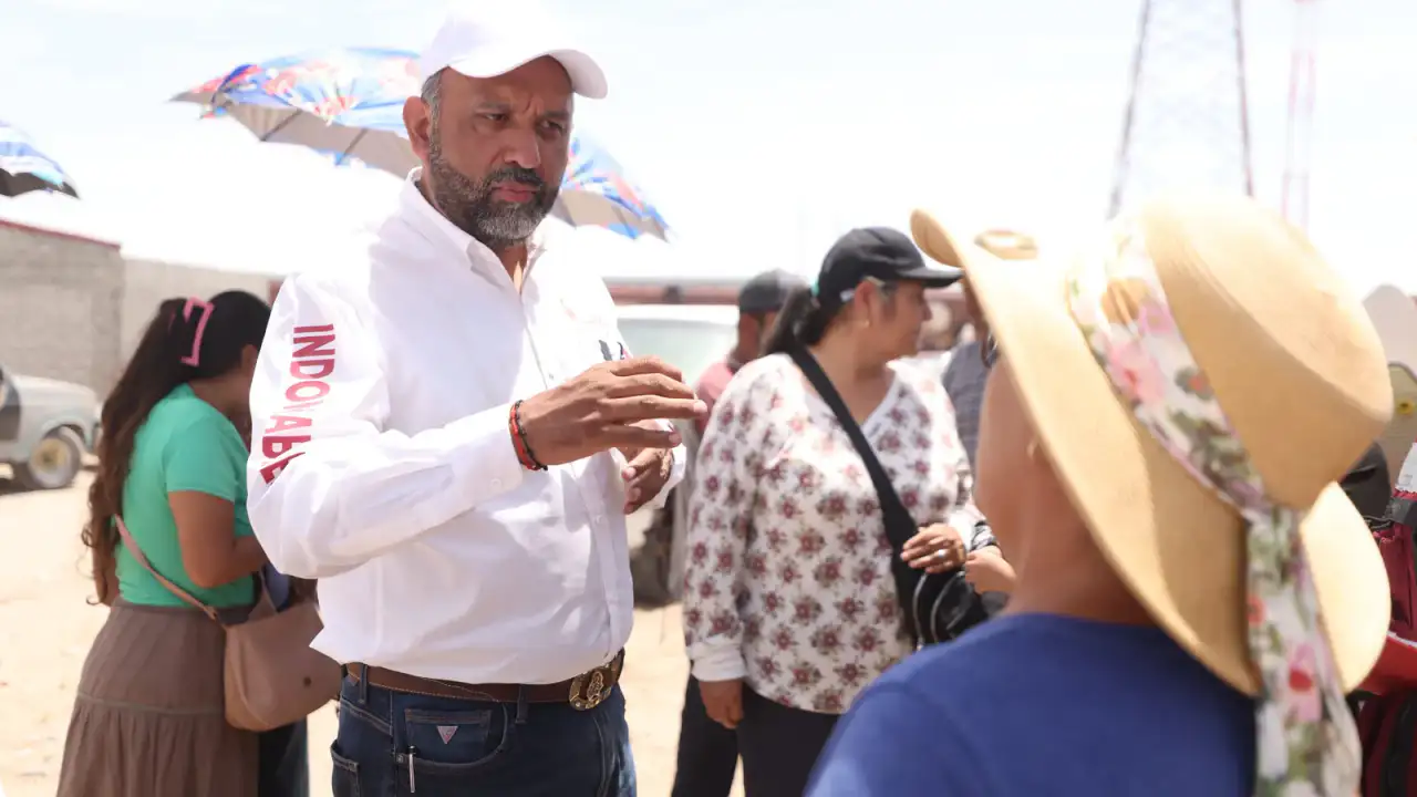 Entrega de agua purificada a familias en Valle Dorado II, Ciudad Juárez