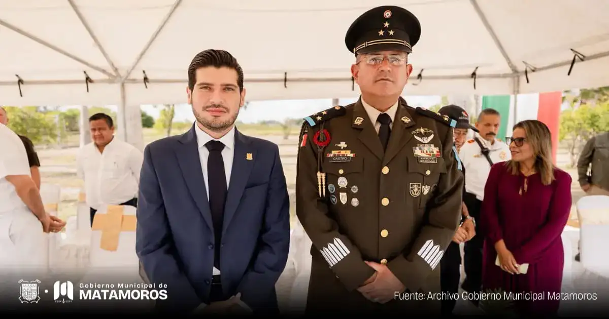 Alcalde Beto Granados en ceremonia militar y escolar en Matamoros