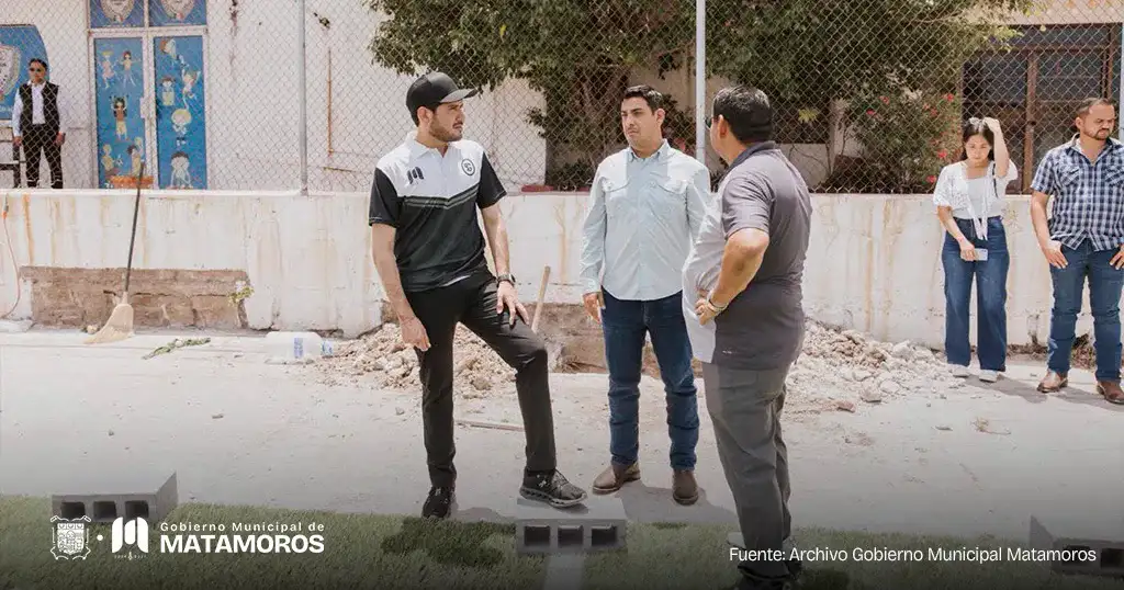 Obras de construcción de cancha deportiva en Matamoros