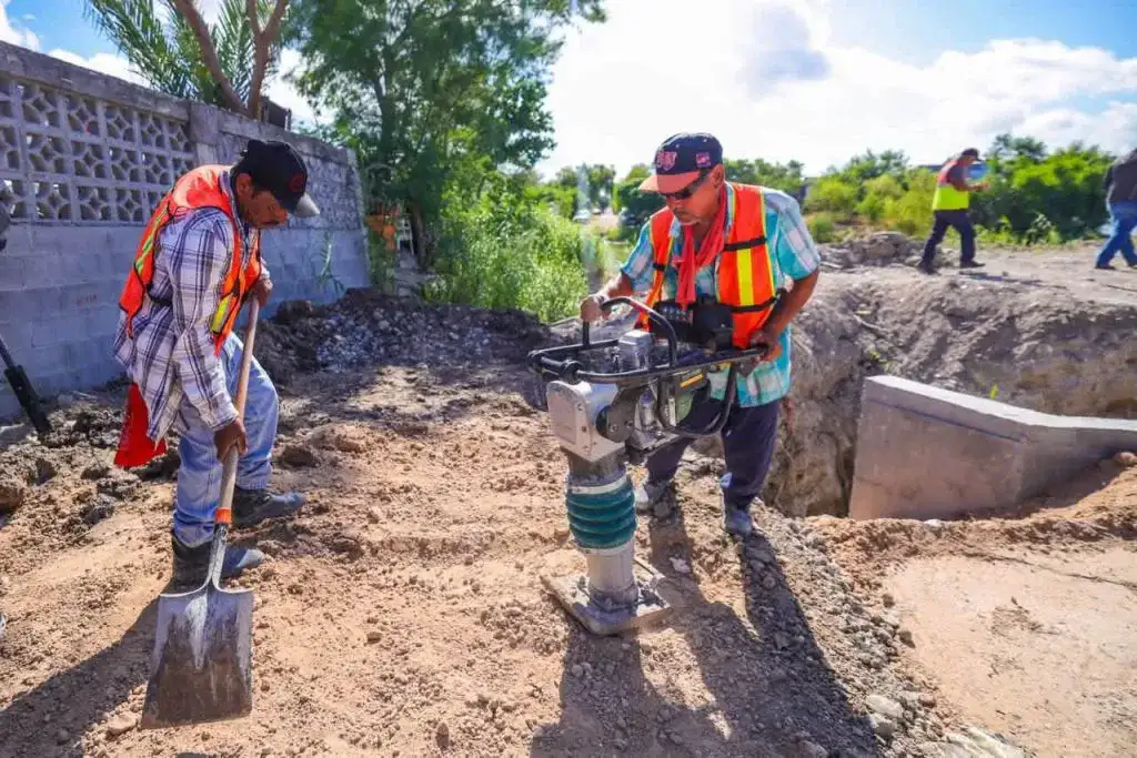 Alcalde Carlos Peña Ortiz supervisa obra de drenaje pluvial en Reynosa