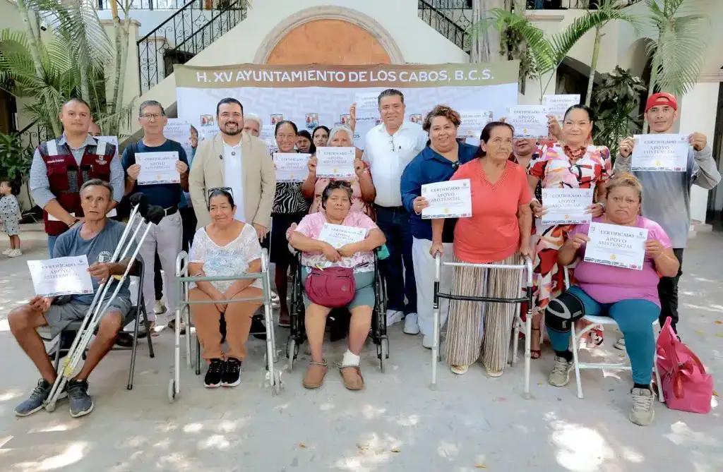 Entrega de apoyos asistenciales en el Ayuntamiento de Los Cabos