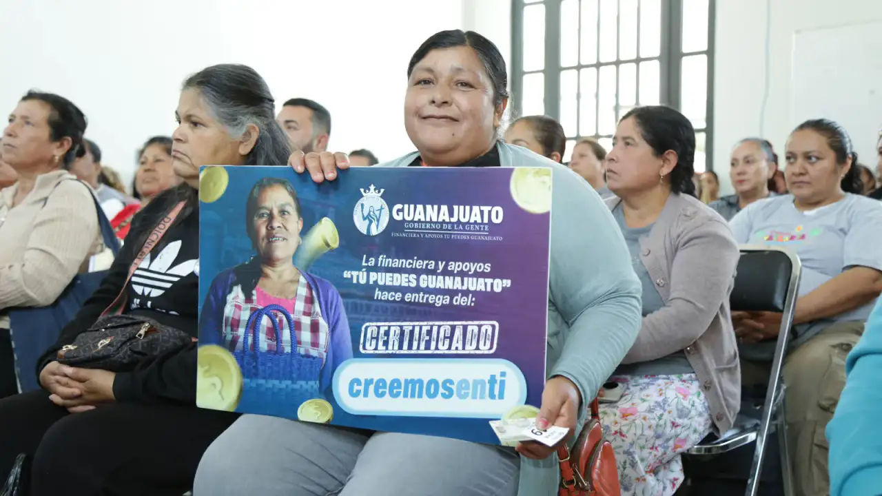 Entrega de apoyos a emprendedores en Pénjamo
