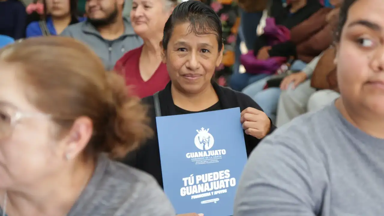 Emprendedores durante la entrega de apoyos en Guanajuato