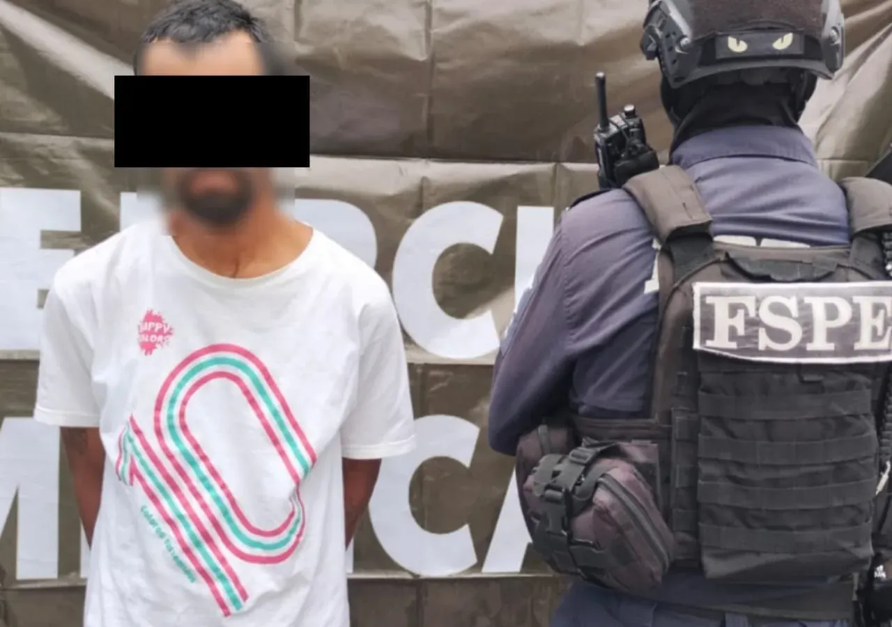 Elementos de seguridad durante un operativo en una calle de León