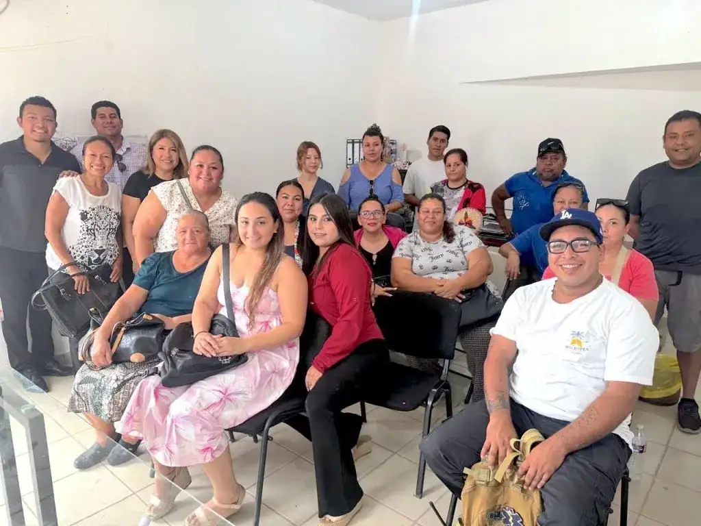 Reunión entre autoridades municipales y comerciantes en Cabo San Lucas