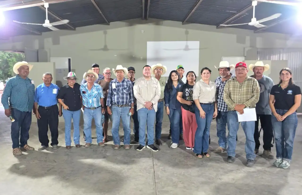 Estudiantes en un aula durante una clase de bachillerato