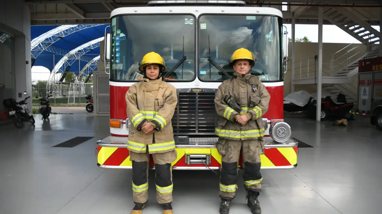 Bomberos de Guanajuato durante una emergencia