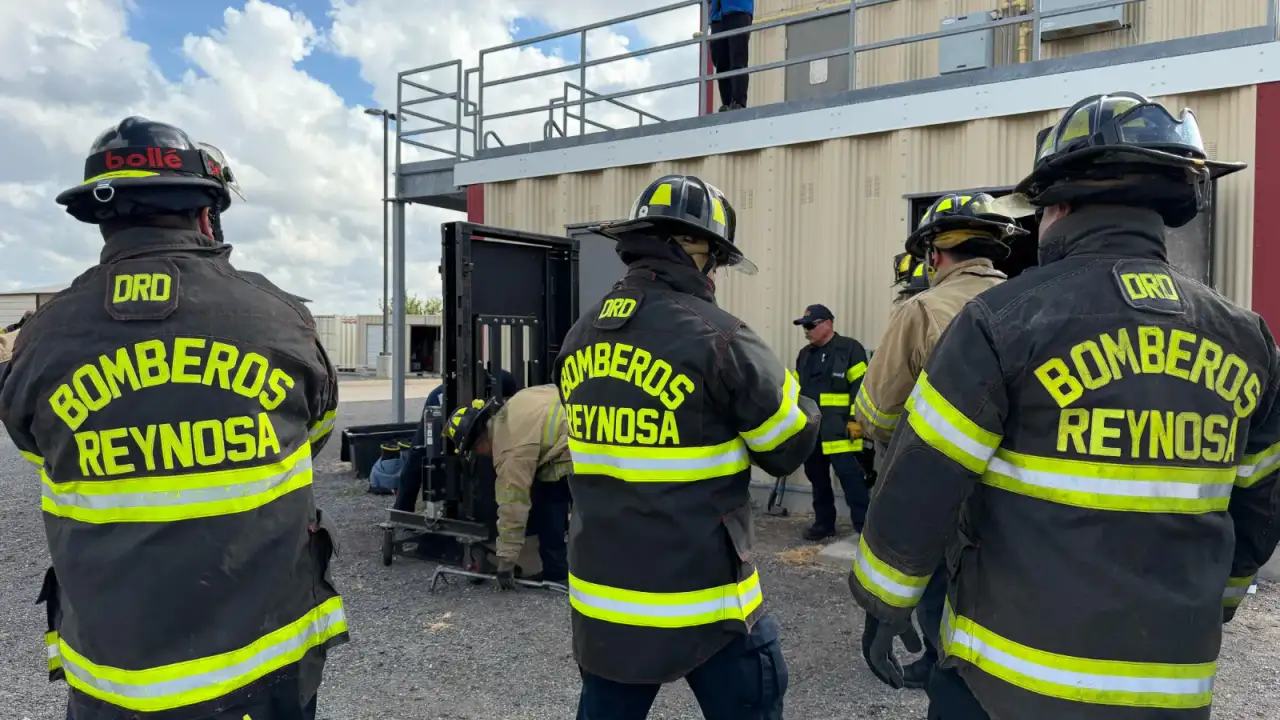 Bomberos de Reynosa durante su participación en un intercambio internacional en McAllen, Texas
