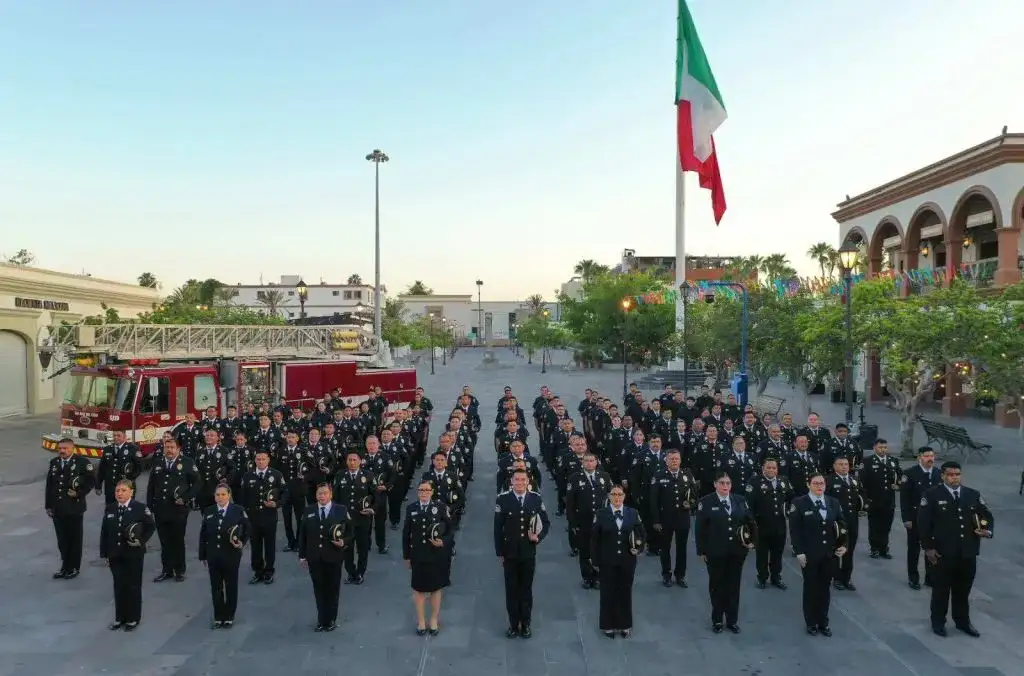 Ceremonia de graduación de bomberos en San José del Cabo