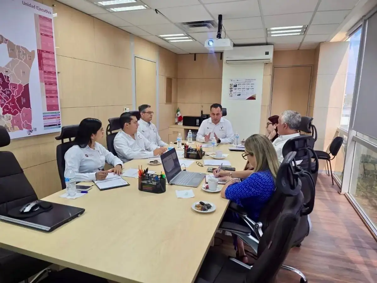 Reunión de funcionarios de la SET en Torre Gubernamental