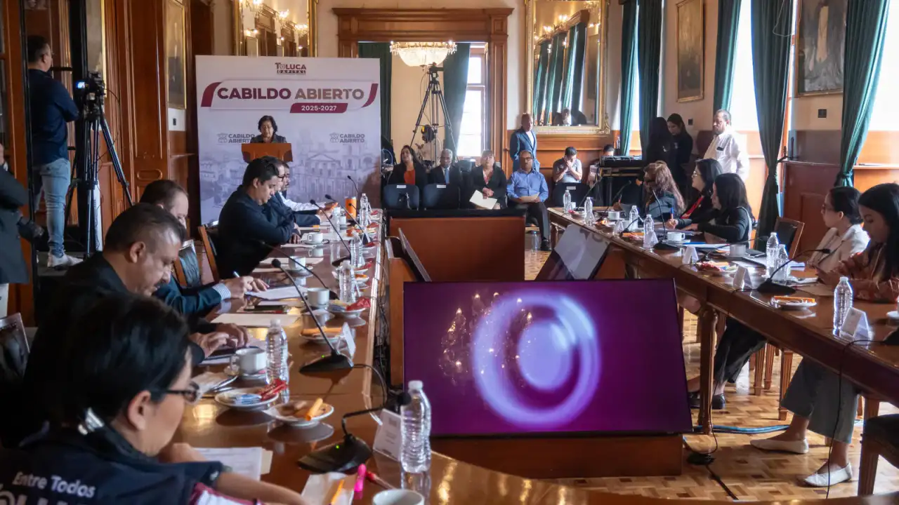 Sesión de Cabildo Abierto en Toluca con vecinos y ediles