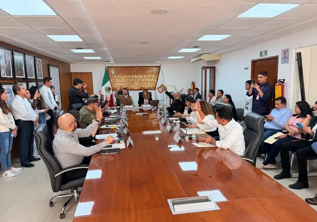 Sesión de Cabildo del Ayuntamiento de Cuautitlán Izcalli con regidores y funcionarios municipales