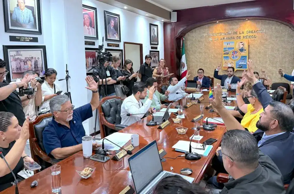 Sesión de Cabildo en Los Cabos con regidores y funcionarios