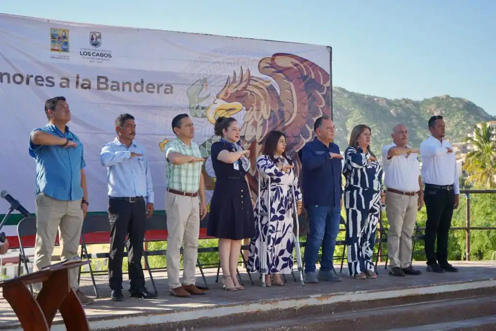 Ceremonia cívica en el Cerrito del Timbre con escolta y banda de guerra