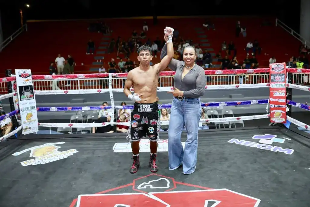 Auditorio municipal durante una función de boxeo en Cabo San Lucas