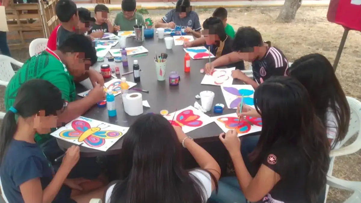 Niños y niñas participando en actividades de campamento de verano en Reynosa