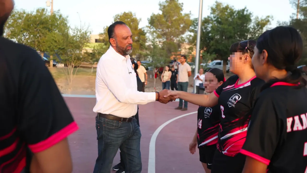 Cancha de handball recién construida en la colonia Torres del Sur