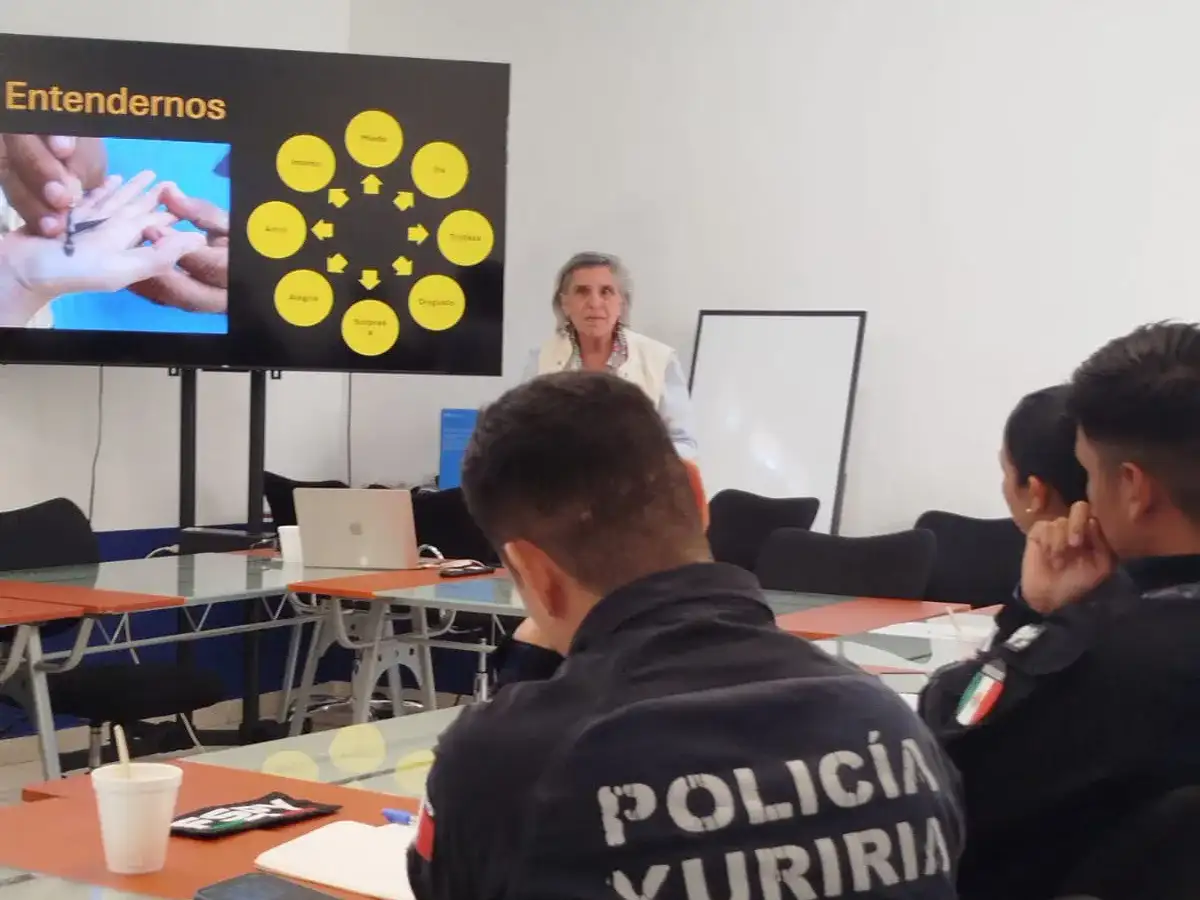 Policías turísticos en capacitación en Guanajuato