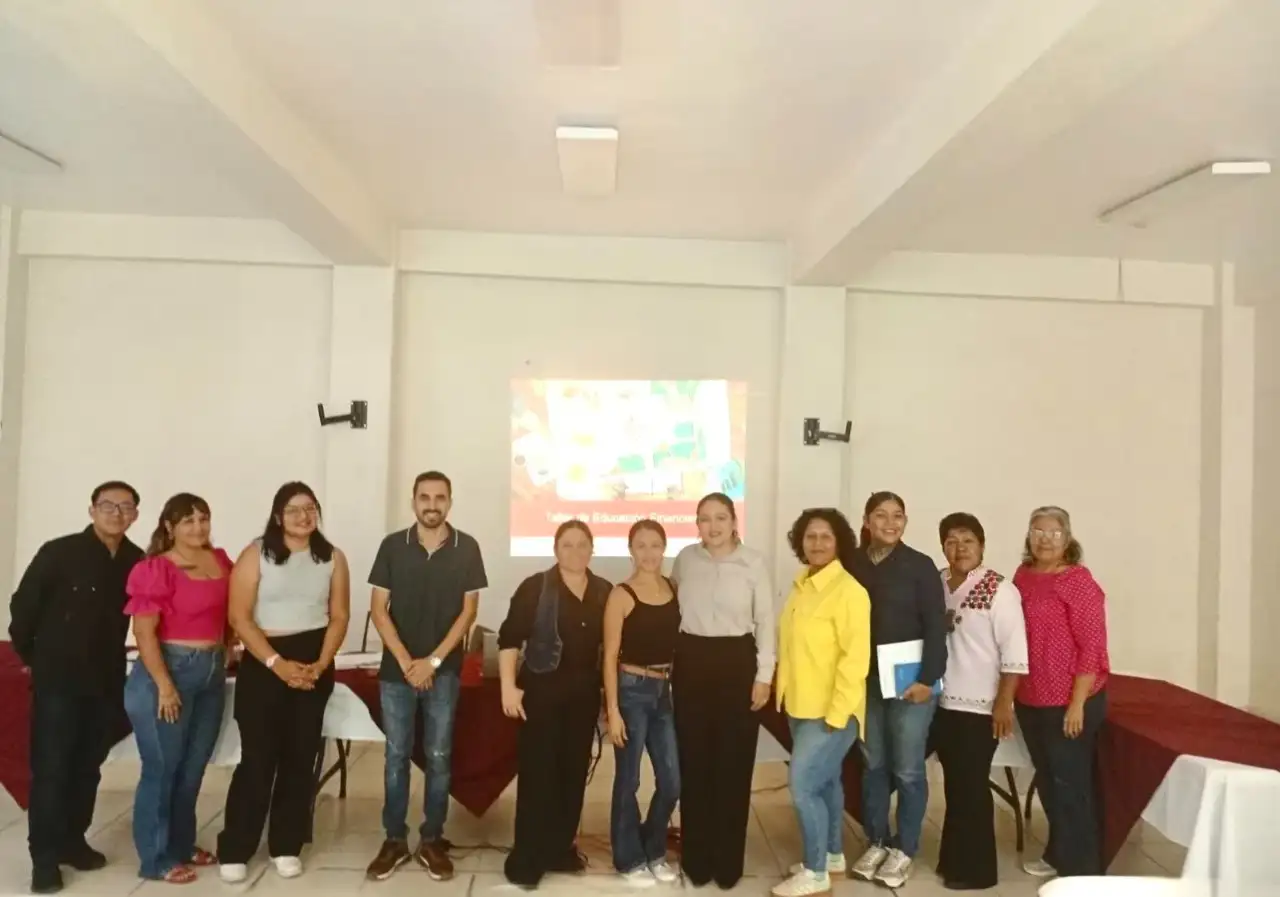 Mujeres participando en un taller de capacitación empresarial en Baja California Sur