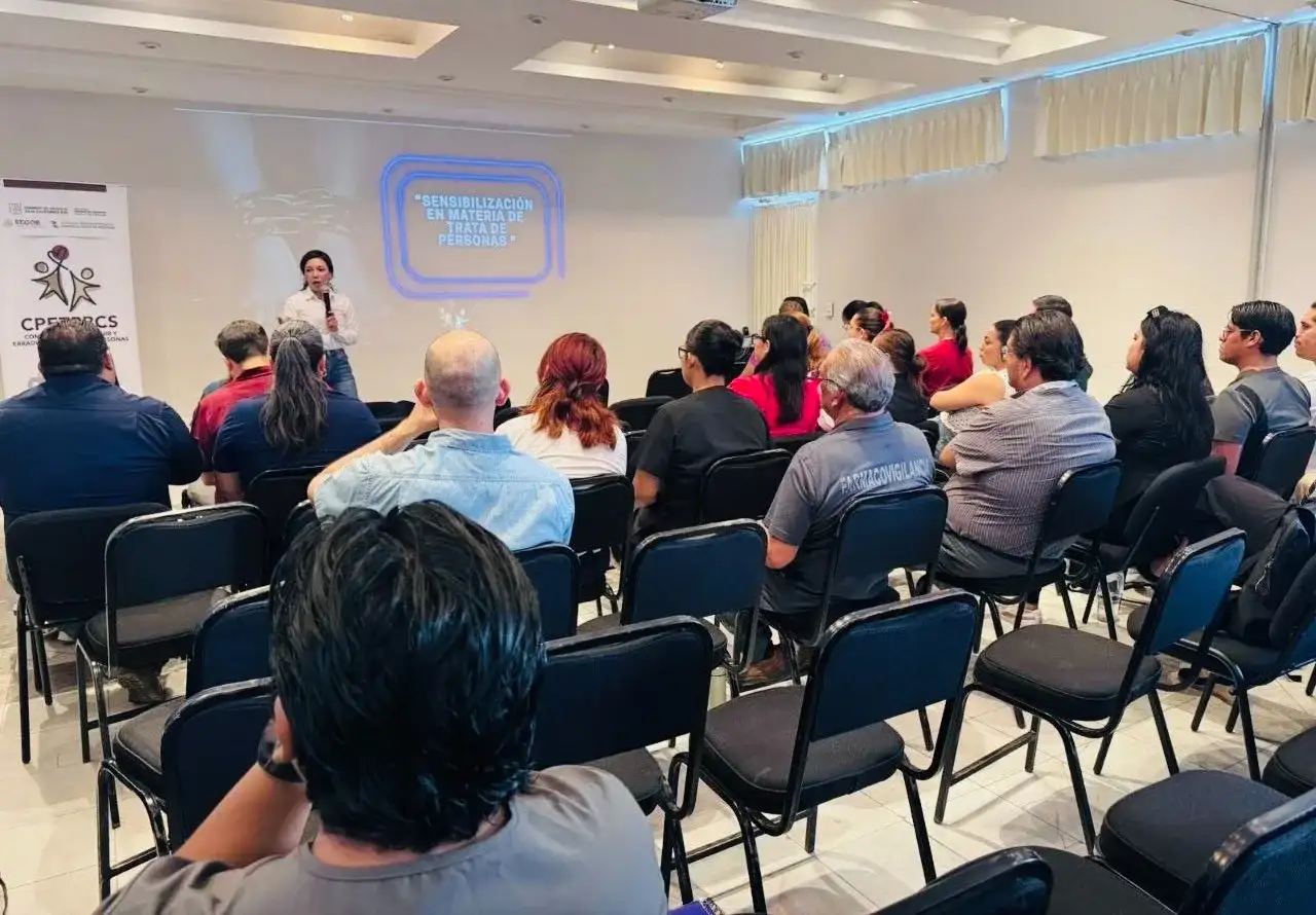 Personal de salud durante una capacitación sobre enfermedades crónicas