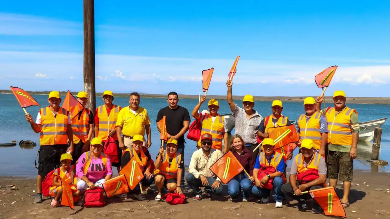 Pescadores capacitándose en primeros auxilios en campo pesquero de Sinaloa