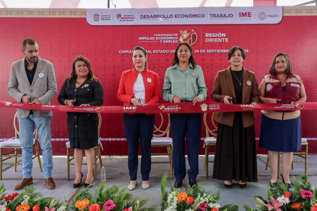 Emprendedores y artesanos durante la jornada de impulso económico en Chimalhuacán