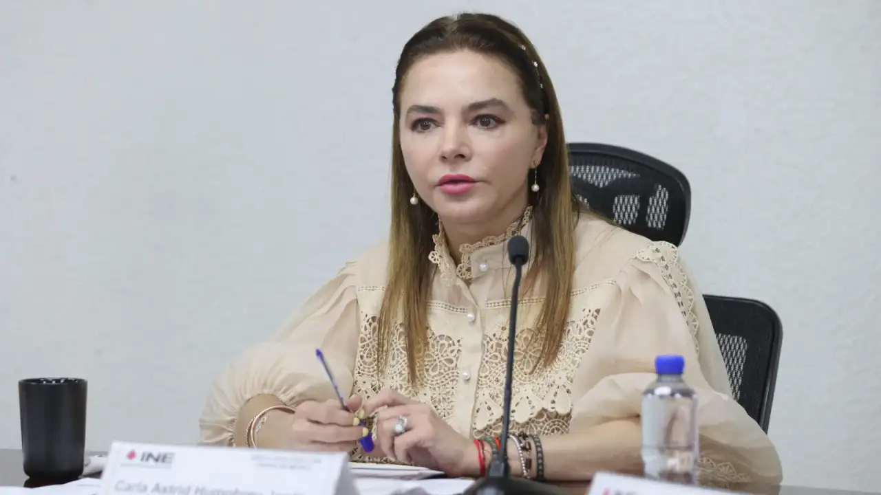 Consejera electoral Carla Humphrey en sesión del INE