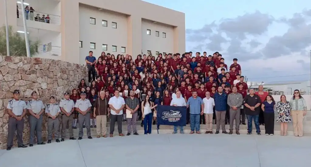 Estudiantes del CBTIS 318 durante el inicio de clases en Cabo San Lucas