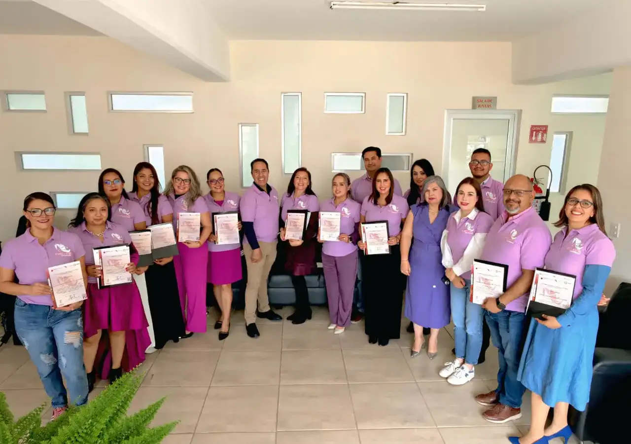 Personal educativo durante una sesión de capacitación sobre igualdad en Zacatecas