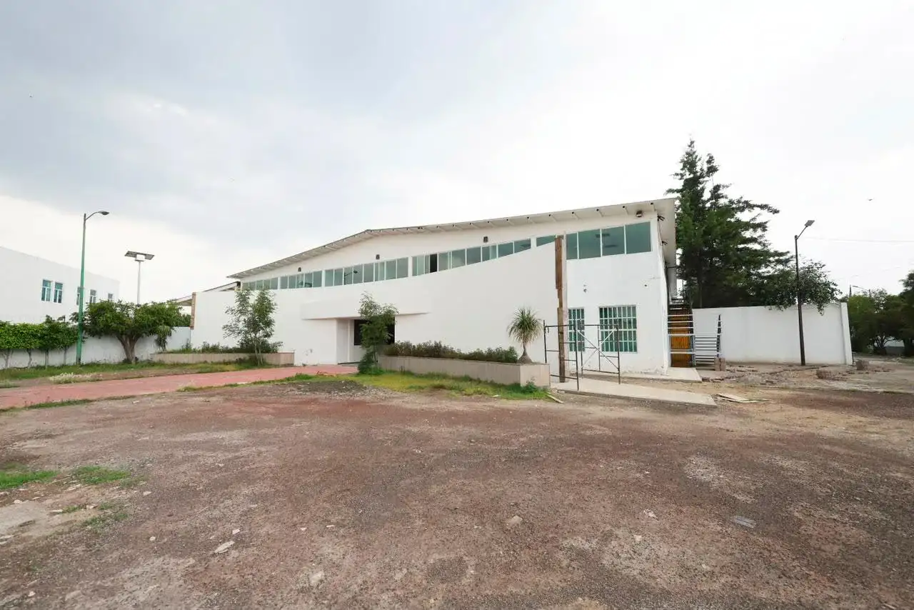 Vista de un edificio universitario en construcción en Chimalhuacán