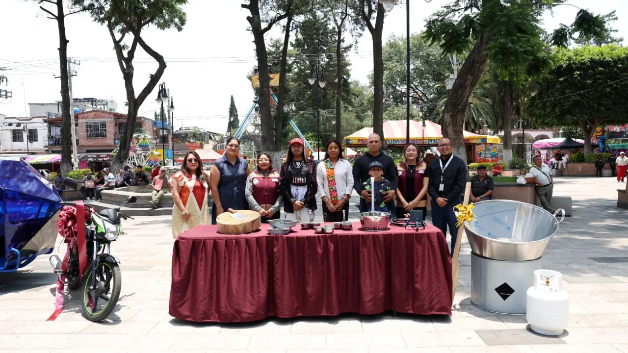 Entrega de apoyos a damnificados por lluvias en Chimalhuacán
