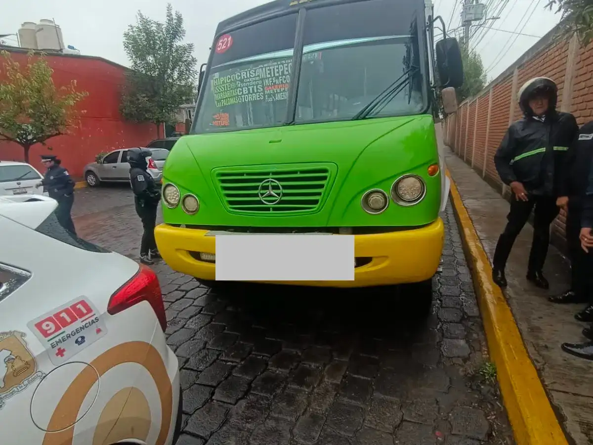 Patrulla de la Dirección de Sustentabilidad Vial en Toluca durante un operativo