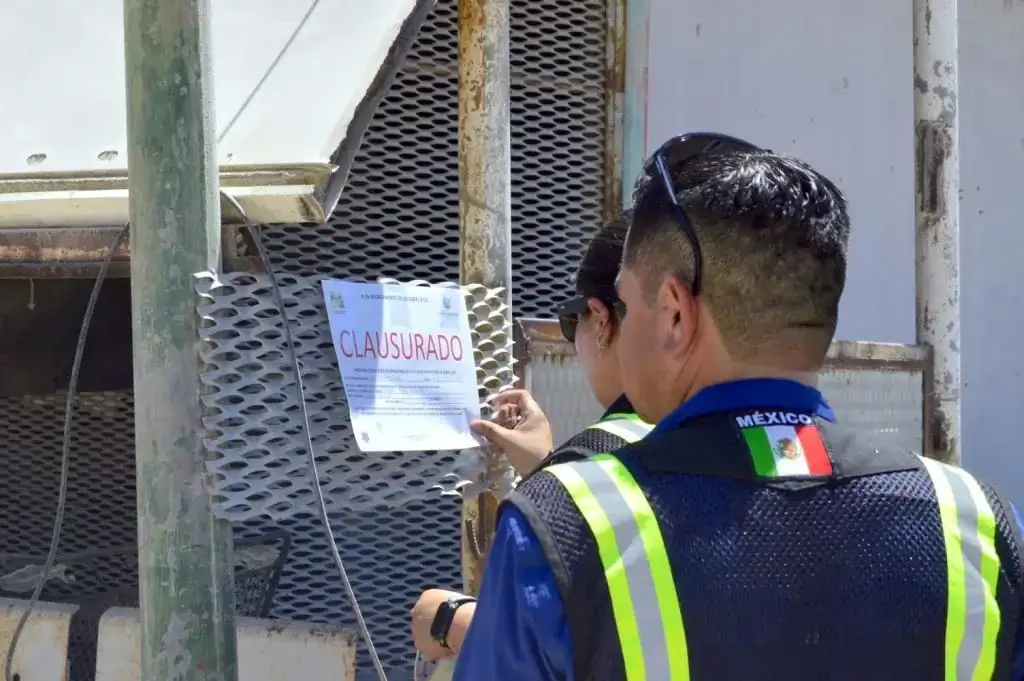 Sellos de clausura en un negocio en San José del Cabo