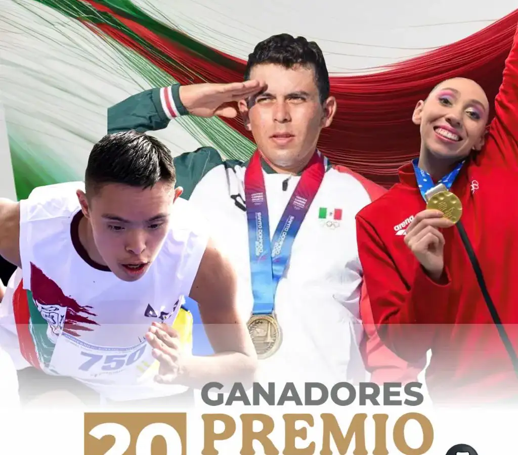 Deportistas y entrenadores durante una ceremonia de premiación deportiva en Baja California Sur