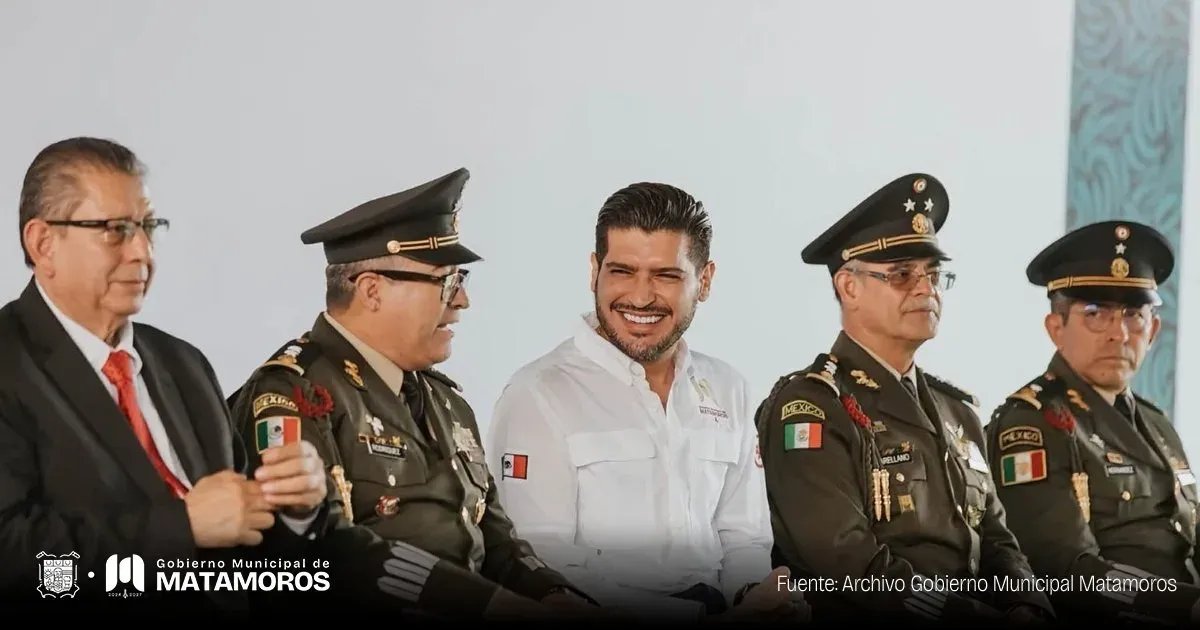 Autoridades militares y civiles durante la clausura de la exposición en el Parque Olímpico