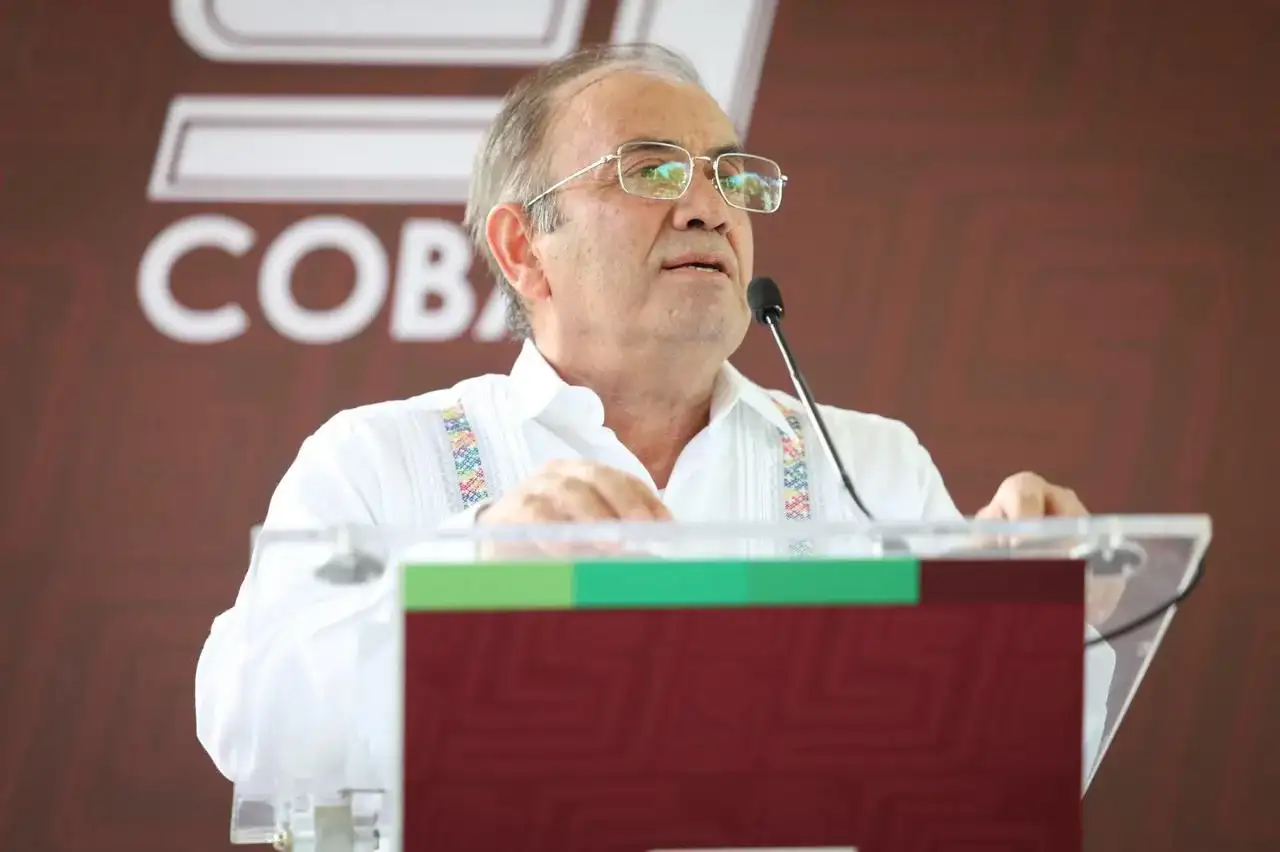 Estudiantes de COBAES durante la inauguración del ciclo escolar en Sinaloa