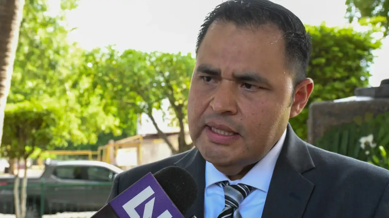 Estudiantes de Conalep Sinaloa en un laboratorio escolar