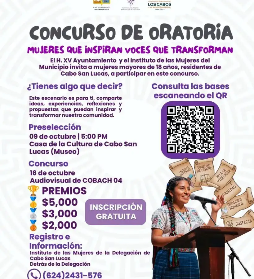 Mujeres participando en un concurso de oratoria en un espacio cultural de Cabo San Lucas