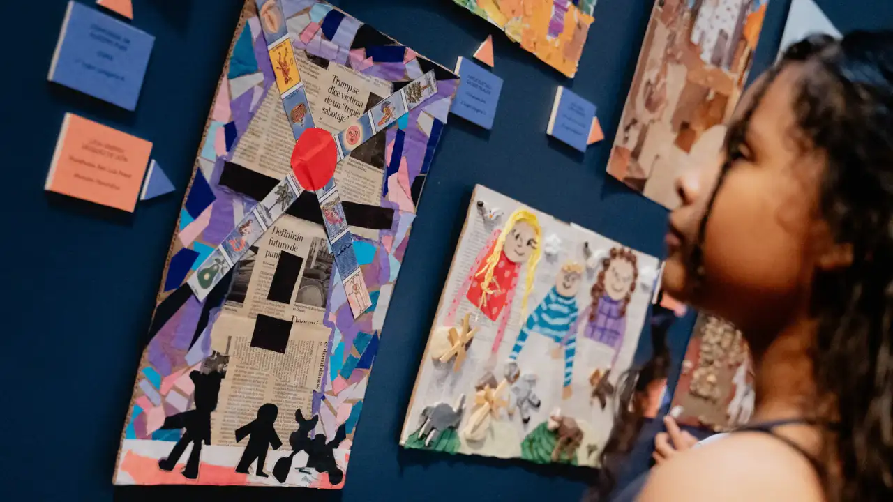 Obra de collage infantil sobre Don Quijote en exposición previa del MIQ