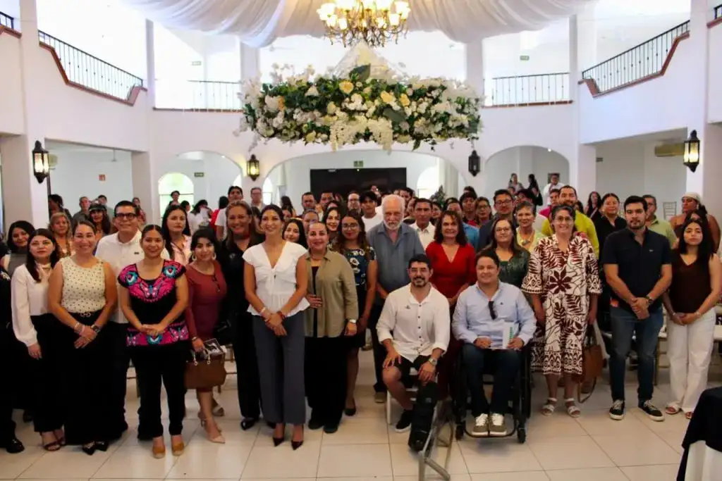 Auditorio con asistentes durante la conferencia sobre masculinidades en Los Cabos