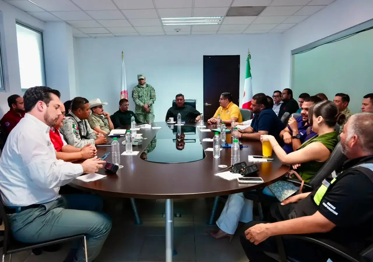 Reunión de autoridades y organizadores en oficinas de Seguridad Pública de Sinaloa