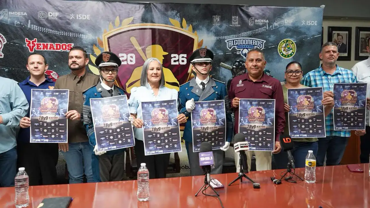 Estadio Alberto Vega Chávez en Guamúchil durante un partido de béisbol