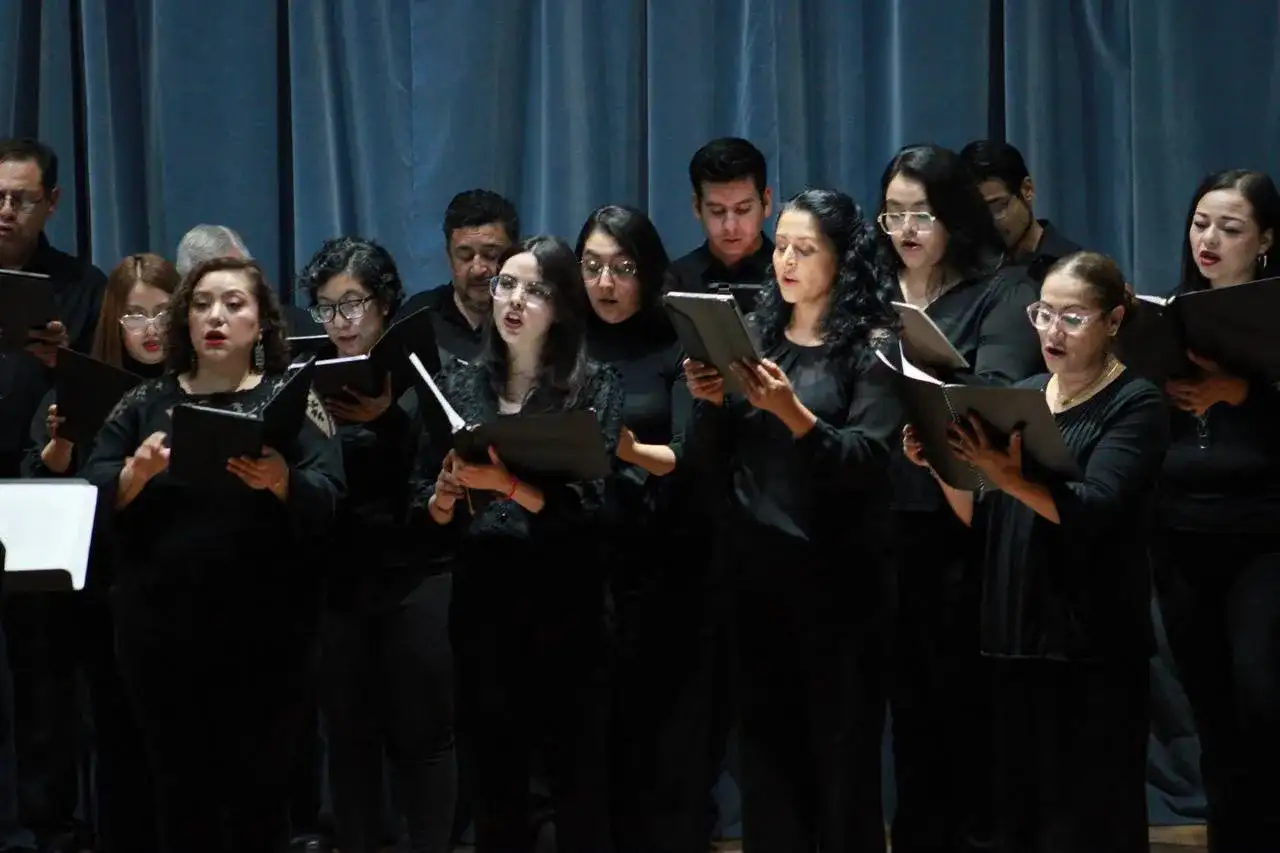 Concierto del Coro del Estado de Zacatecas en el auditorio del Museo Felguérez